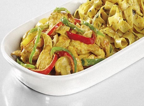 Köri Soslu Tavuklu Makarna
